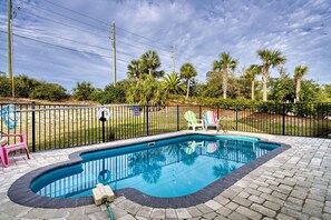 A heated pool - Delight w/ a Private Pool & Water Views, Pet Friendly + Boat Parking (Port St. Joe)
