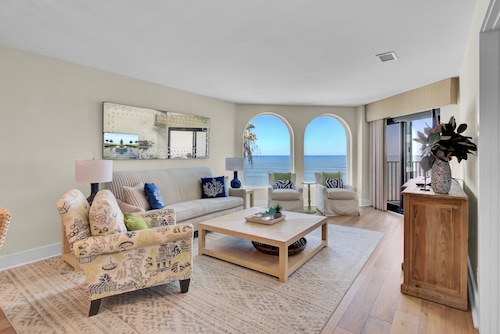 417 Seascape Villas, Oceanfront Condo, Stunning Ocean Views! Overlooking Pool