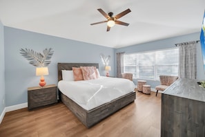 6 bedrooms, desk, iron/ironing board, WiFi