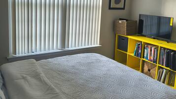 Iron/ironing board, WiFi, bed sheets