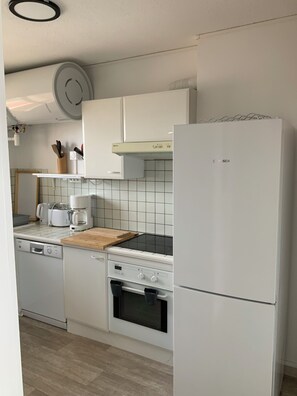 Mikrowelle, Ofen, Herdplatte, Geschirrspüler