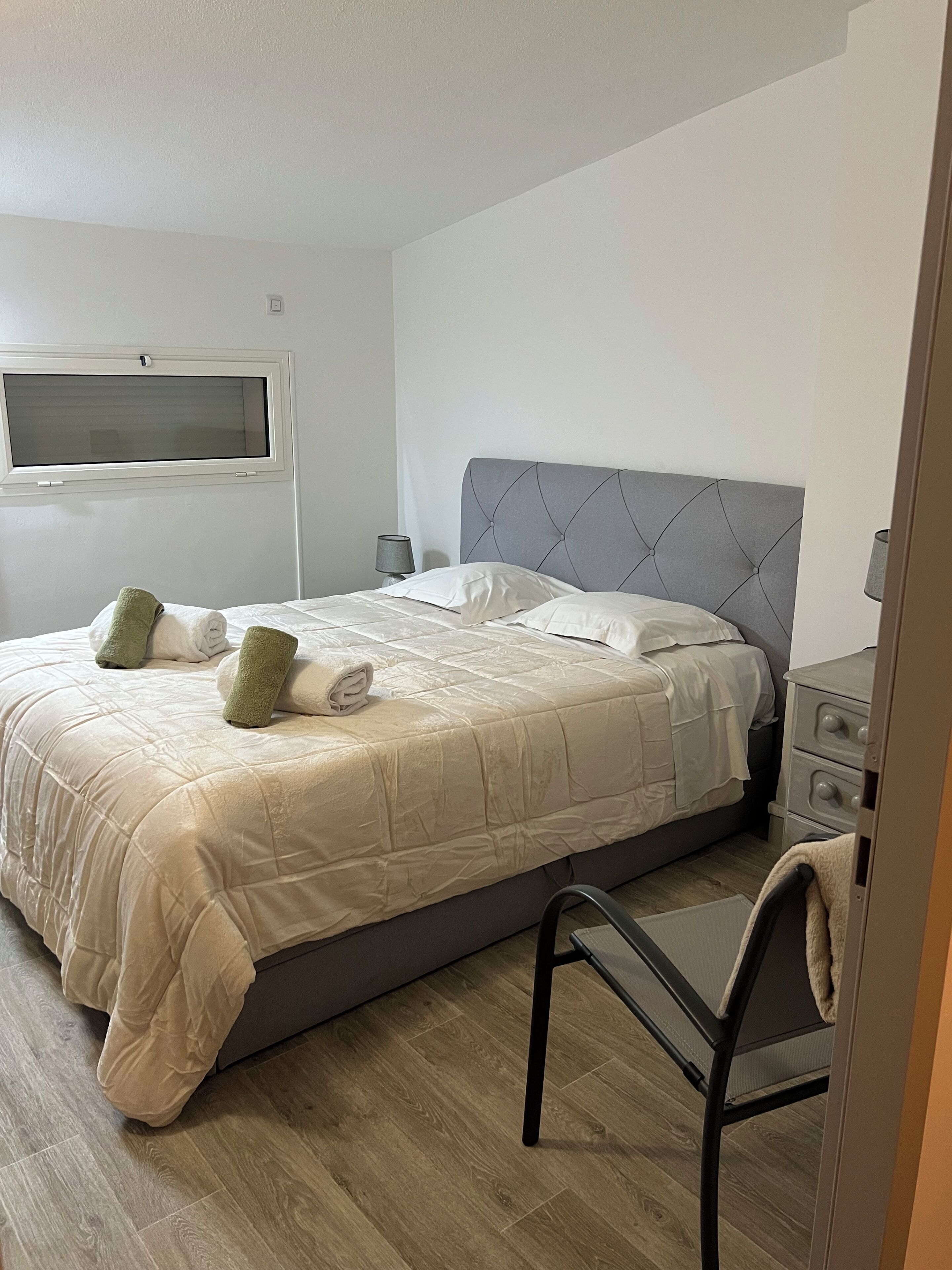 3 chambres, fer et planche à repasser, Wi-Fi, draps fournis