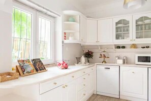 Refrigerador, microondas, parrilla de estufa y lavavajillas 
