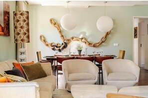 Dining - Luxury Apartment in Alvalade – Exclusive Outdoor Leisure Area (Lisboa)