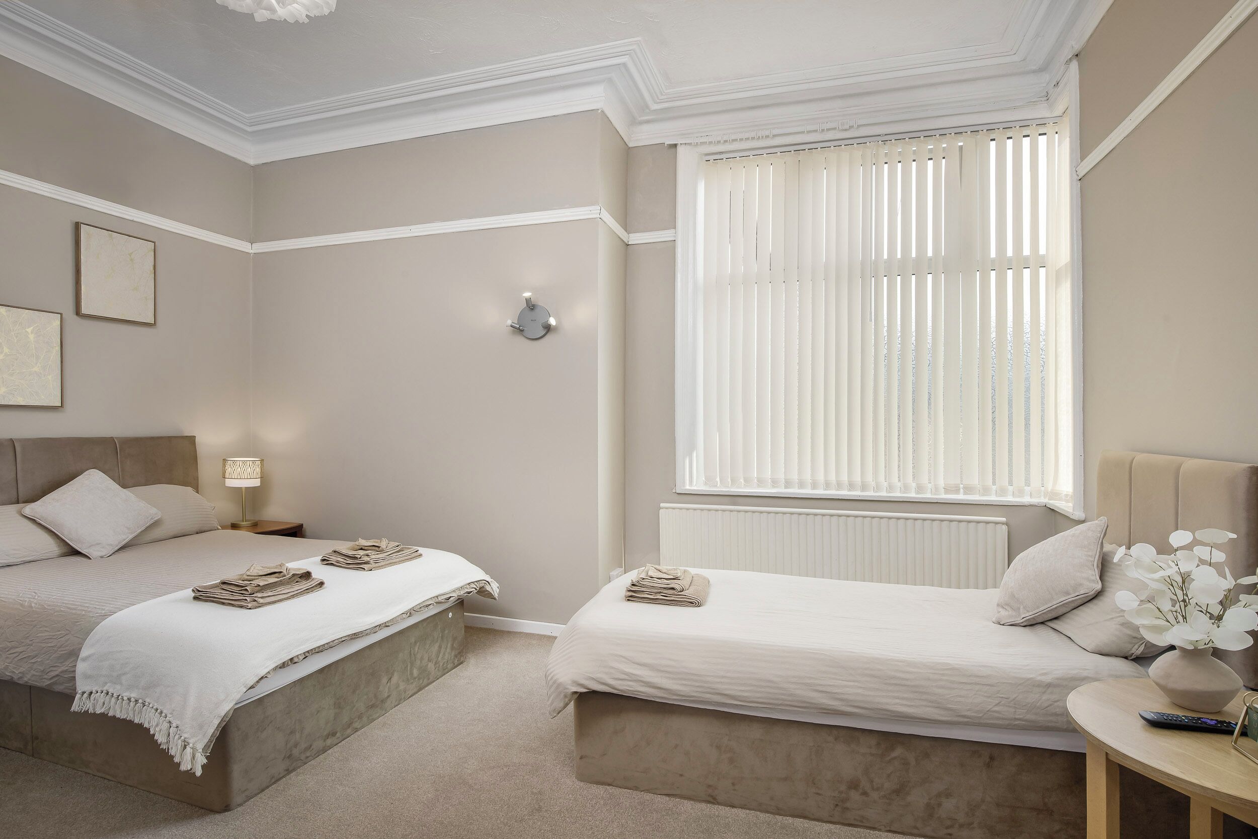 واي فاي مجانًا وملاءات أسرّة