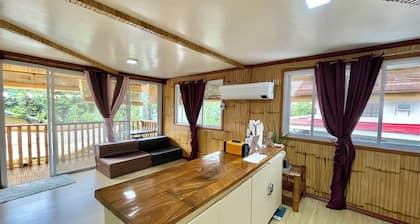 Cozy 1-Bamboo bedroom house with Starlink Wifi and AC