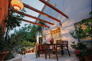 Apartment | Outdoor dining