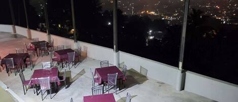 Room, 1 Bedroom, Accessible, Smoking | Lounge