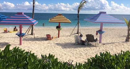 Charming 2-bedroom Beach Access Condo in marvelous Freeport, Lucaya