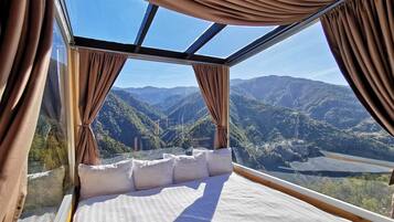 Signature Cabin, Mountain View | Individually decorated, individually furnished, soundproofing, free WiFi