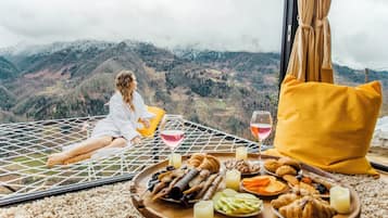 Villa Deluxe, vista a la montaña | Decoración personalizada, muebles diferentes y insonorización