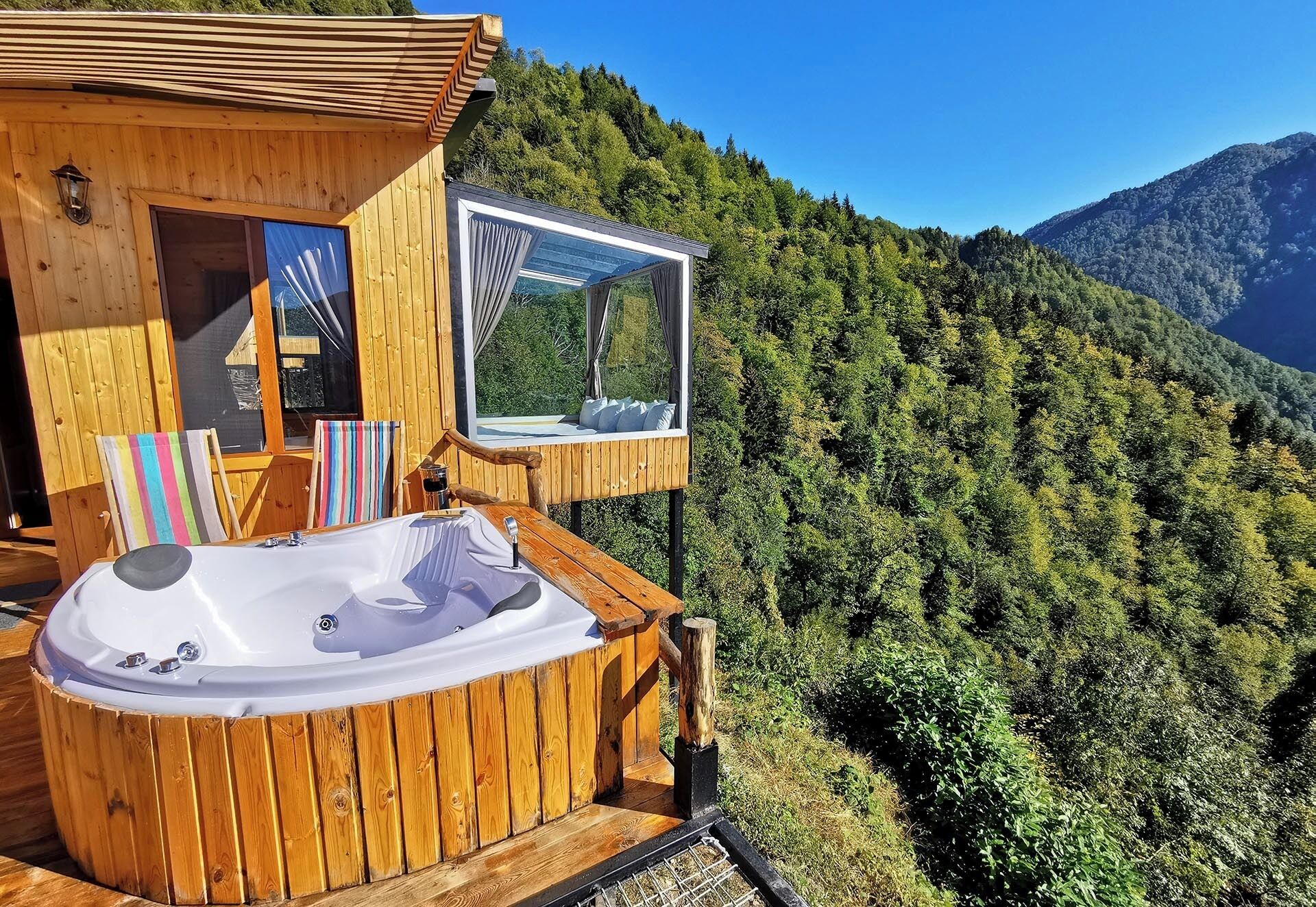 Signature Cabin, Mountain View | Individually decorated, individually furnished, soundproofing, free WiFi