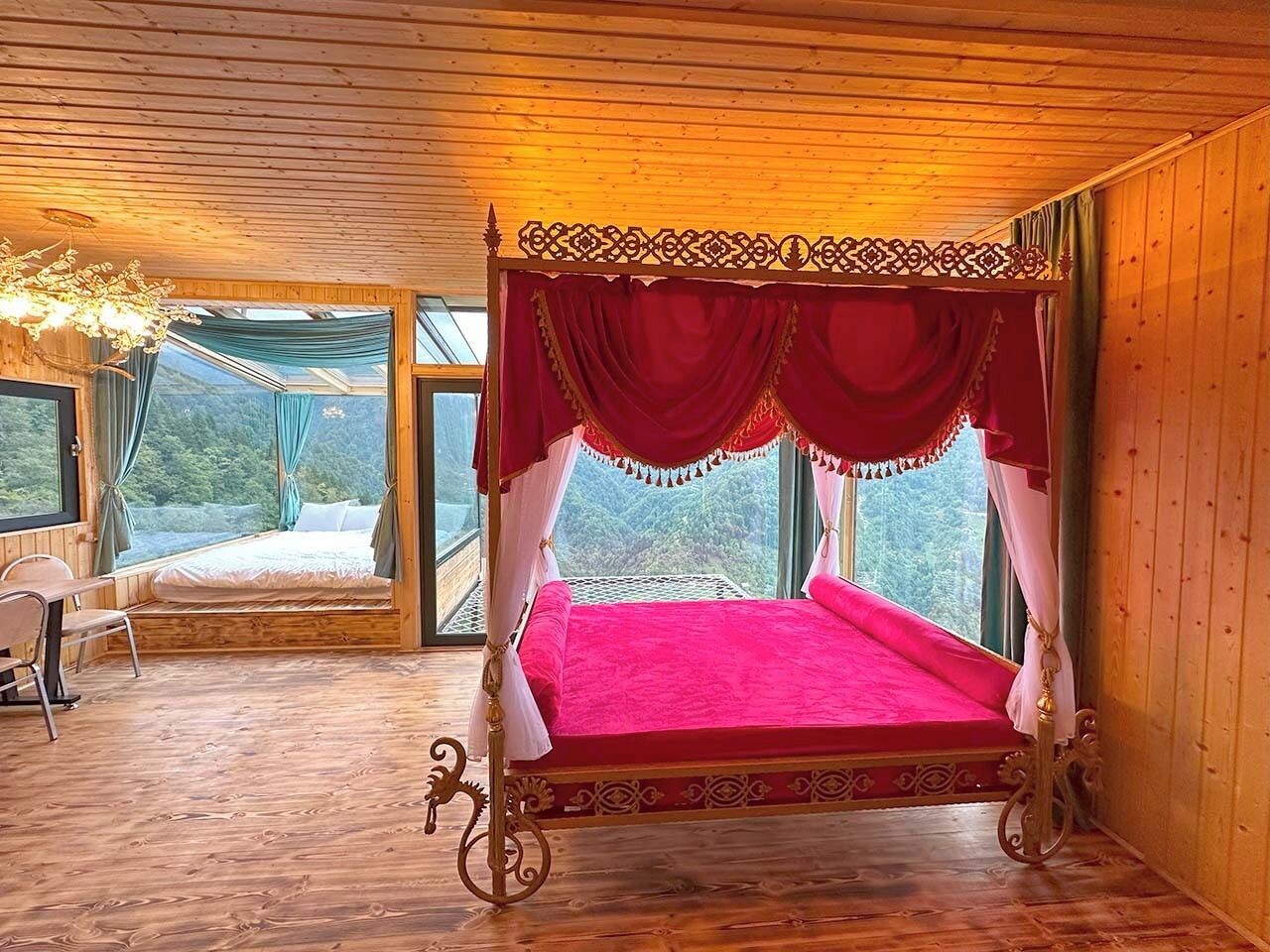 بديكورات فريدة لكل غرفة وطراز فريد لكل وحدة وتجهيزات عازلة للصوت