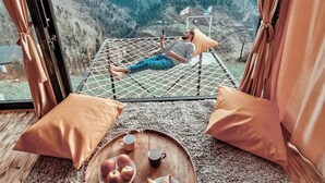 تجهيزات عازلة للصوت وواي فاي مجانًا وبديكورات فريدة لكل غرفة