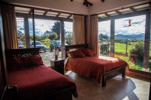 5 bedrooms, iron/ironing board, WiFi, bed sheets