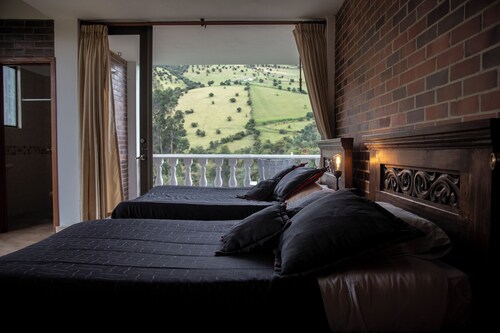 Enjoyable 5-bedroom house with WiFi in Sesquilé