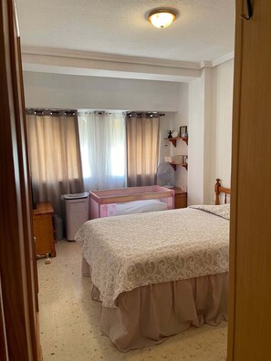 2 bedrooms, iron/ironing board, WiFi, bed sheets