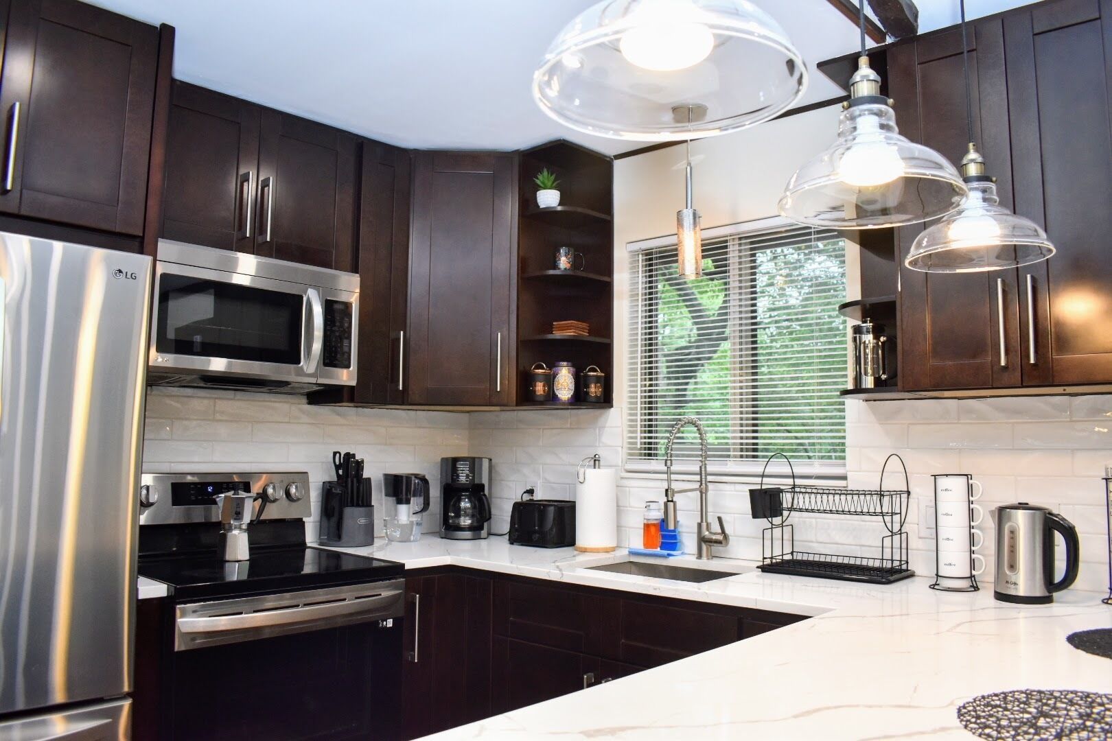 Refrigerador, microondas, horno y parrilla de estufa 