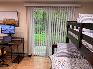 4 bedrooms, iron/ironing board, WiFi, bed sheets