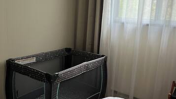 4 slaapkamers, een strijkplank/strijkijzer, wifi, beddengoed