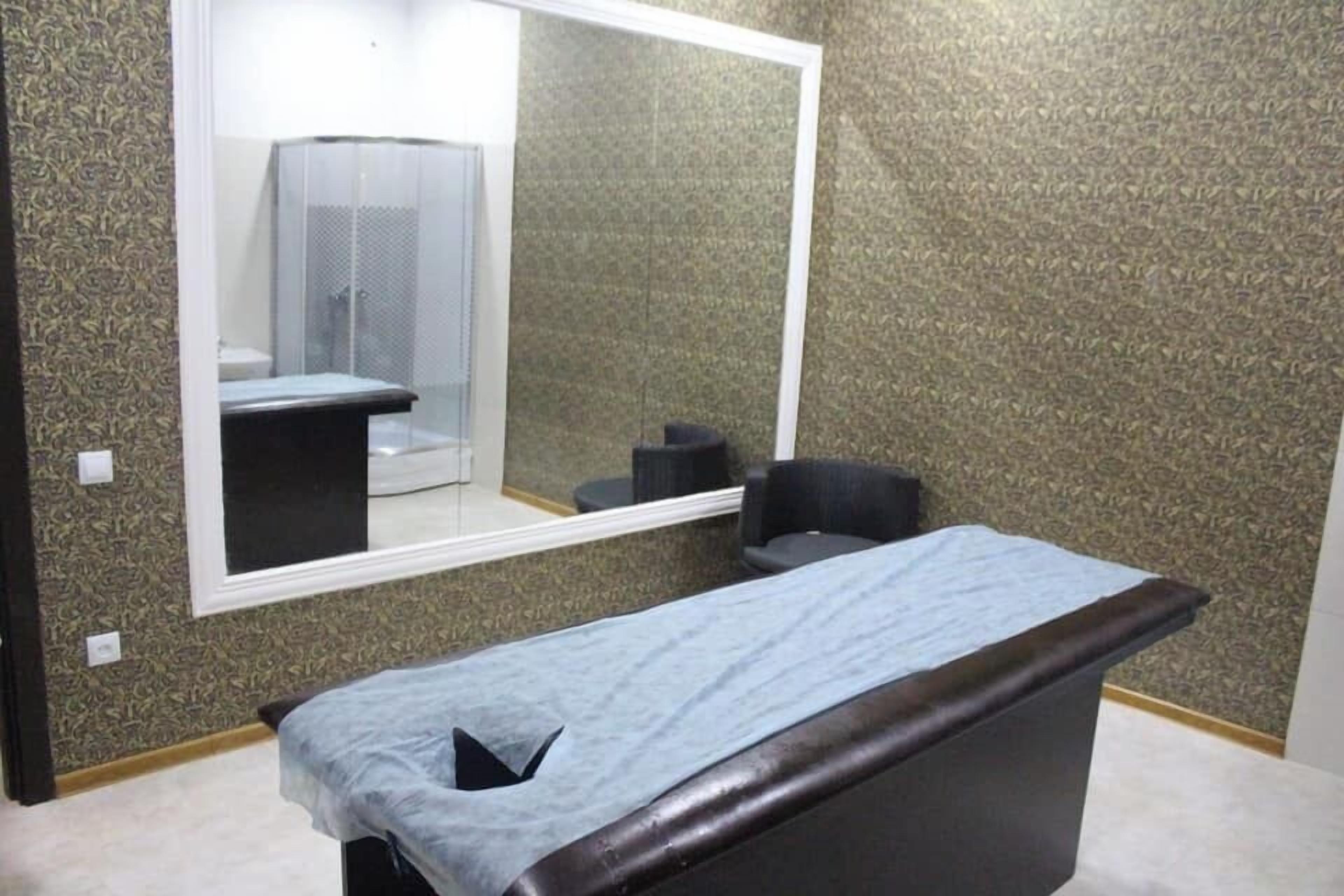 Sauna, Whirlpool, Dampfbad, Thermalbad/Mineralquelle, Warmsteinmassagen