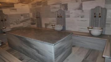 Sauna, hot tub, steam room, hot springs/mineral springs