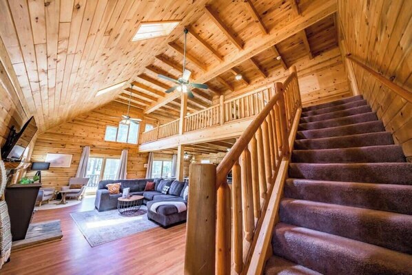 TV, fireplace, offices