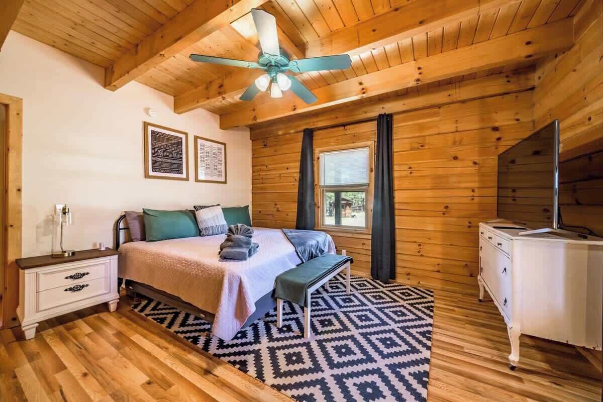 3 makuuhuonetta, silitysrauta/-lauta, Wi-Fi, vuodevaatteet