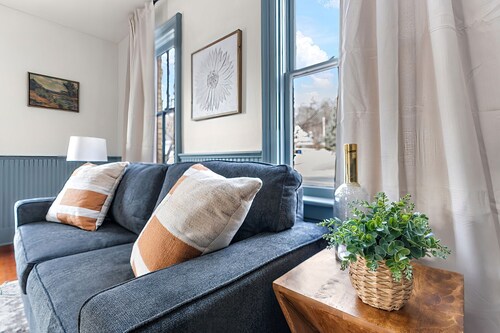 Stuga House: A historic Carver cottage right on hiking and biking trails