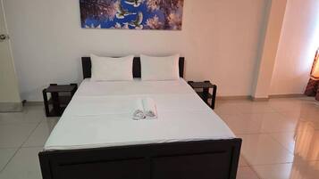 Room, 1 Bedroom, Accessible, Smoking | 1 bedroom