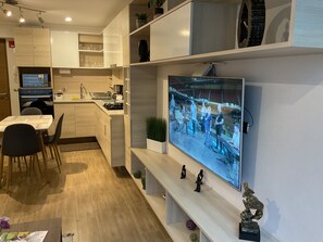 Fridge, microwave, coffee/tea maker, toaster - Charming 1-bedroom apartment with WiFi, fitness room in lovely Barranco (Barranco)