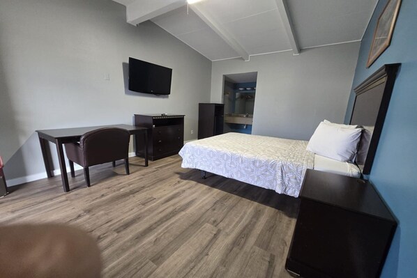 Desk, laptop workspace, blackout drapes, soundproofing - Luxury Inn & Suites and RV Park  (Nacogdoches)