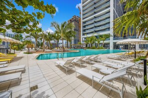 Outdoor pool - Downtown 1BR Apt with Skyline Views (Miami)