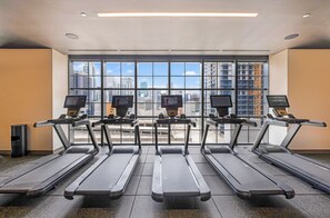 Fitness facility - Downtown 1BR Apt with Skyline Views (Miami)