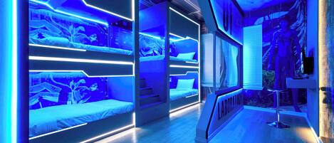 10 slaapkamers, een strijkplank/strijkijzer, wifi, beddengoed