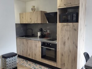 Micro-ondes, four, plaque de cuisson, lave-vaisselle