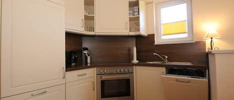 Fridge, oven, stovetop, dishwasher