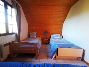 4 sovrum, strykjärn/strykbräda och sängkläder