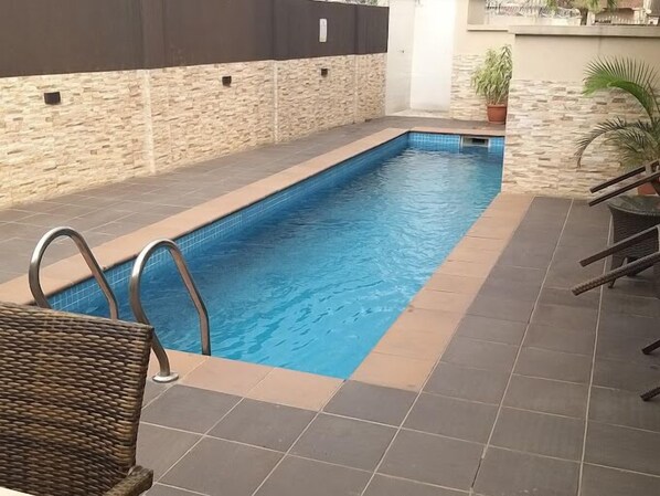Swim-up bar - Crystal Suites (Akure)