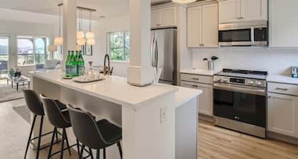 Stunning Secluded 2BR Condo with View in St. Johns