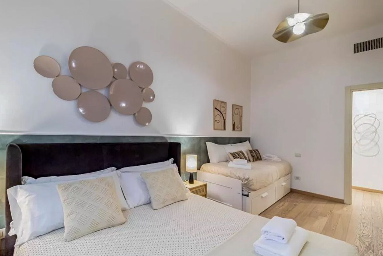 3 bedrooms, iron/ironing board, internet, bed sheets