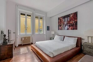 Iron/ironing board, Internet, bed sheets