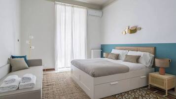 Iron/ironing board, internet, bed sheets