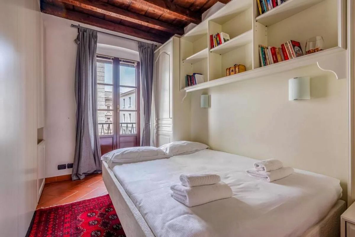 Iron/ironing board, internet, bed sheets