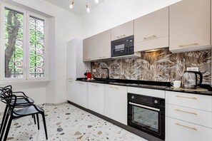 Geschirrspüler, Esstisch