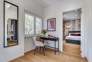 4 bedrooms, iron/ironing board, WiFi, bed sheets