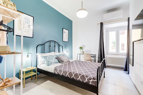 3 habitaciones, tabla de planchar con plancha, internet y ropa de cama 