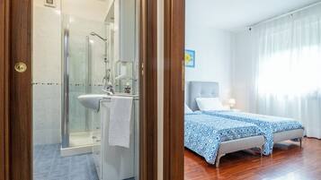 Shower, hair dryer, bidet, towels