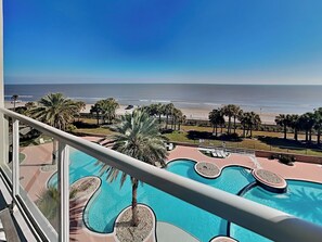 Property grounds - Seas the Day | Oceanfront + Heated Pool & Hottub Access (Galveston)