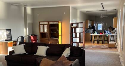 2-bedroom apartment w/WiFi in Downtown Berlin Above a Coffee Shop!